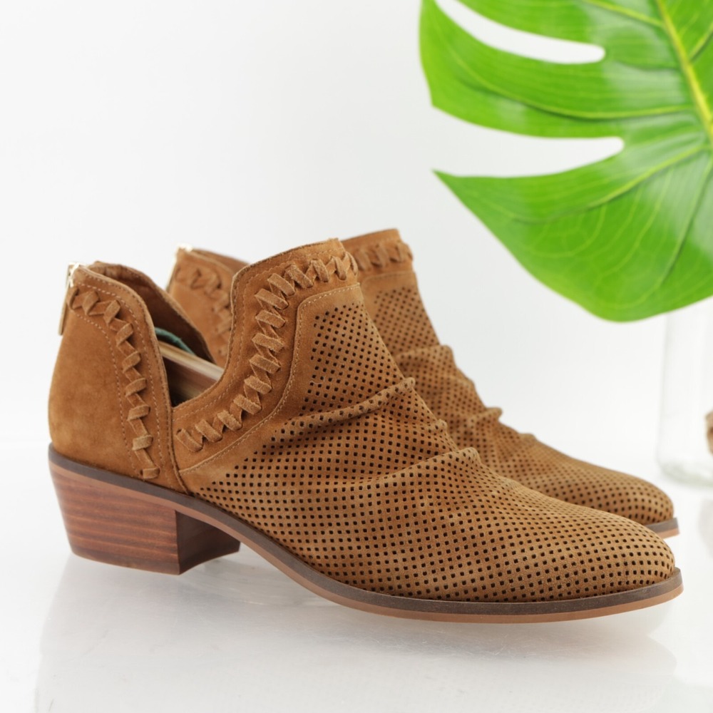 Vince Camuto Womens Palmina Boot‎ Size 8.5 Tan Suede Perforated Booties Low Heel